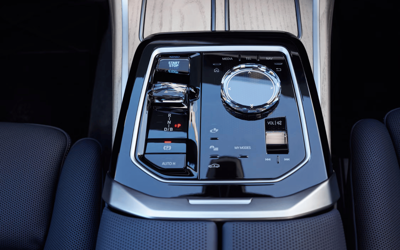 BMW i7
