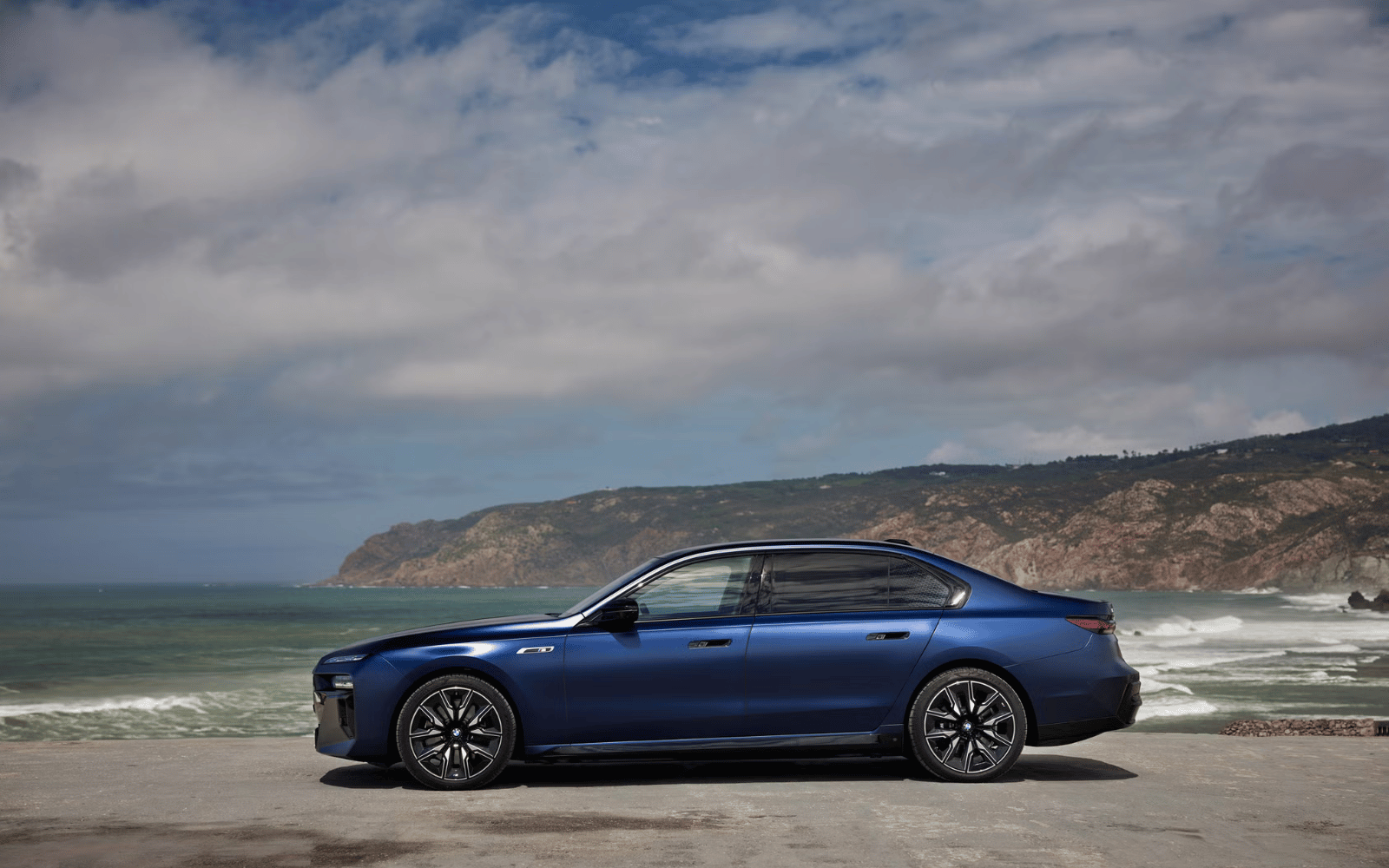 BMW i7