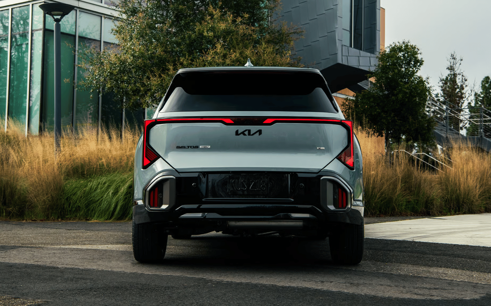 Kia Seltos Hybrid