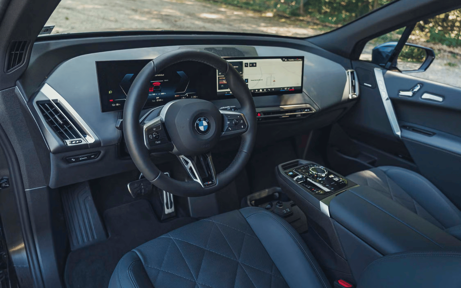 iX M70 SUV